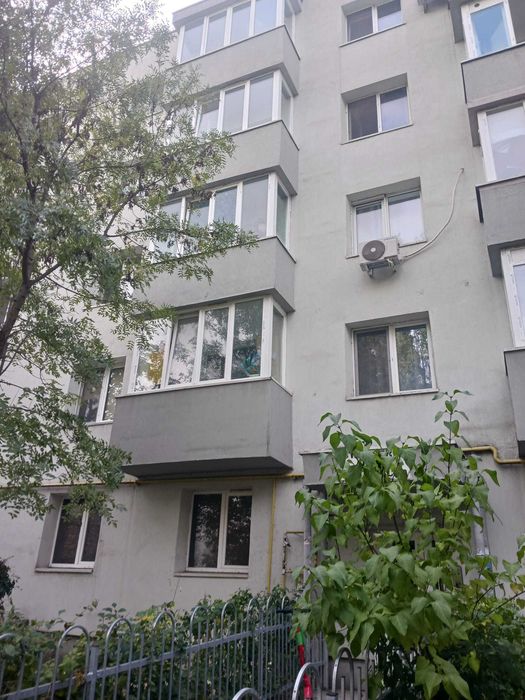 Vand apartament 3 camere an 1982 - zona Dristor