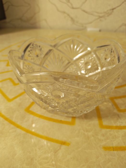 Хрустальная вазочка