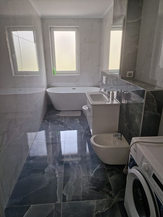 Inchiriez apartament 92mp 3 dormitoare 2 băi 2 terase 2 loc parcare