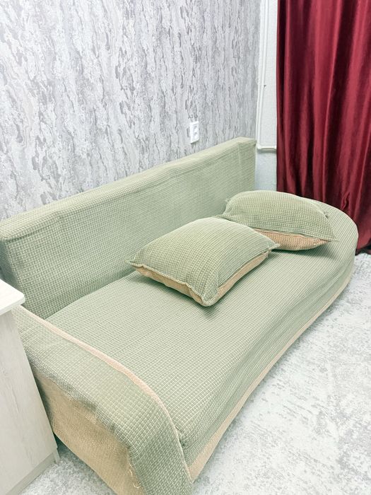 Диван срочно 10 мкрн