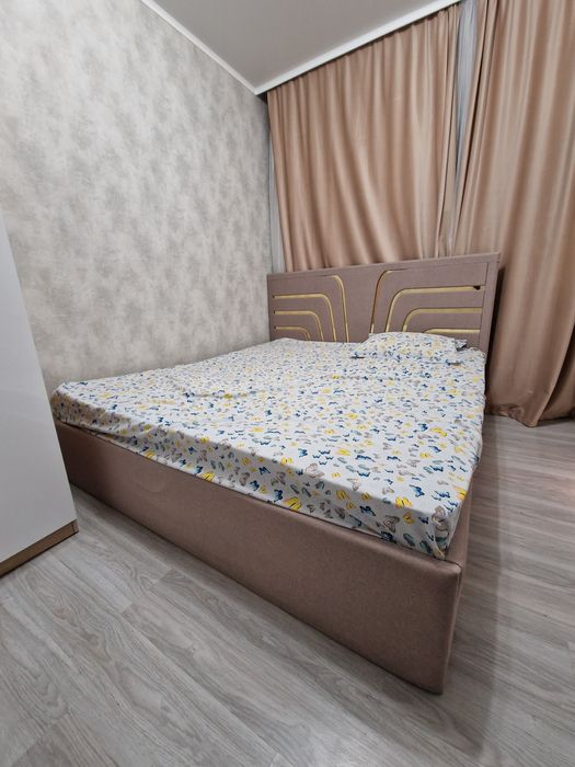 Продам двуспальный кровать +матрас 180×200 см
