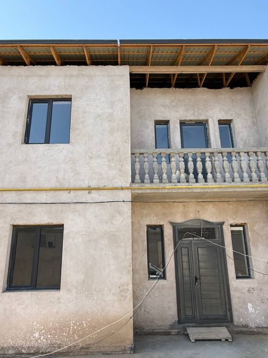 Uy sotiladi angarik sitida 115 kv 43000$ galishamiz