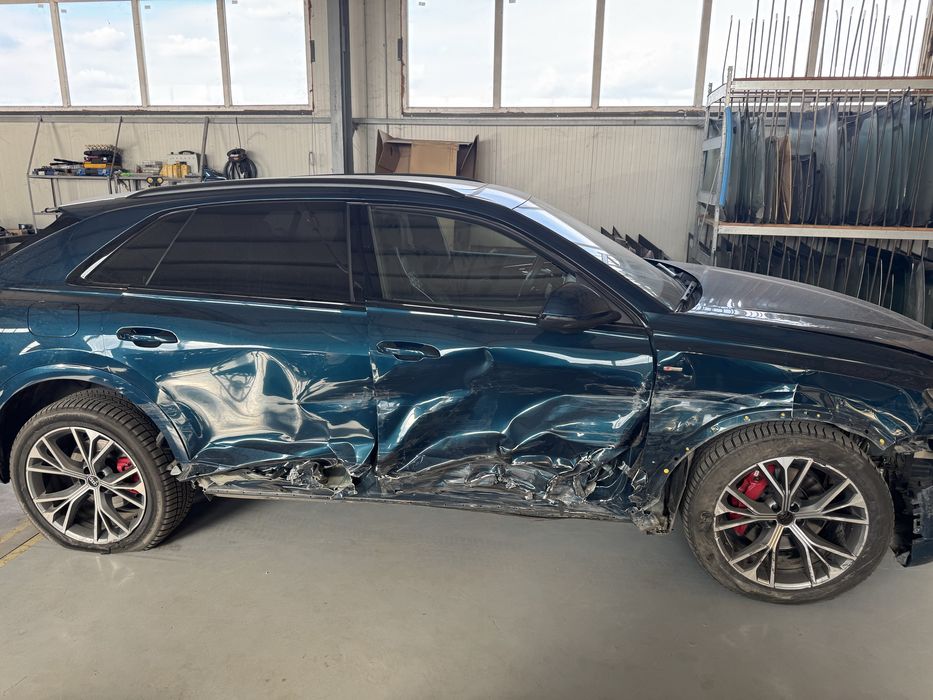 Vand Audi Q8 2021 avariat