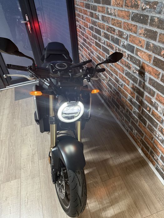 Honda cb650r ca noua 2450km