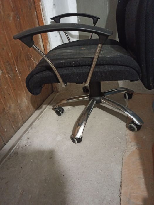 Продавам части за офис столове