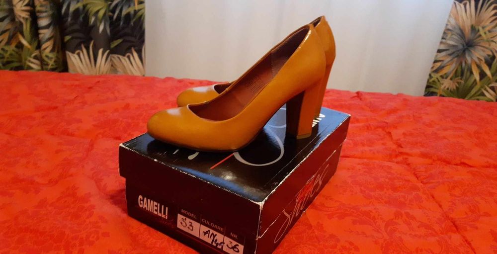 Pantofi cu toc, mărimea 36