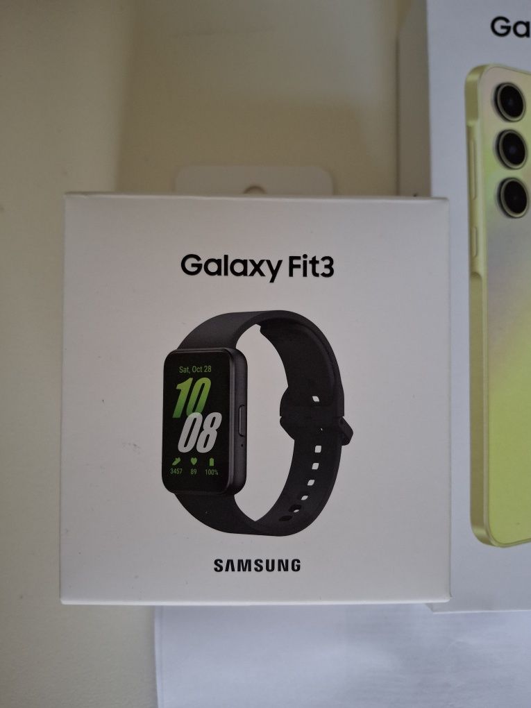 Намален Samsung galaxy a35 и фитнес гривна