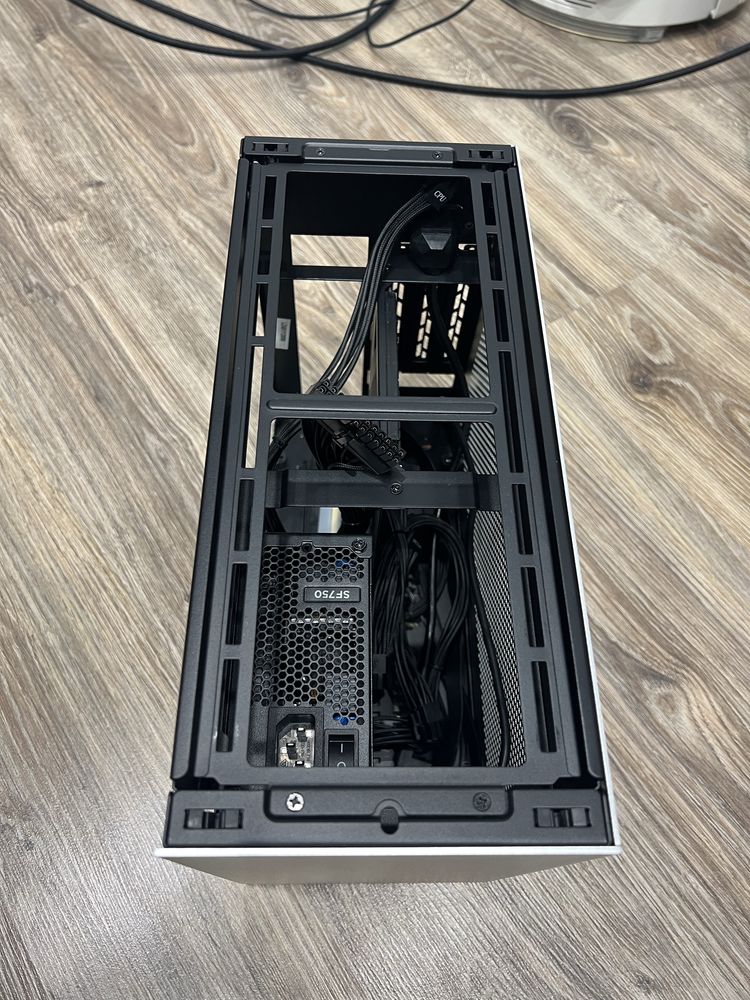 lian li a4 h2o + corsair sf750