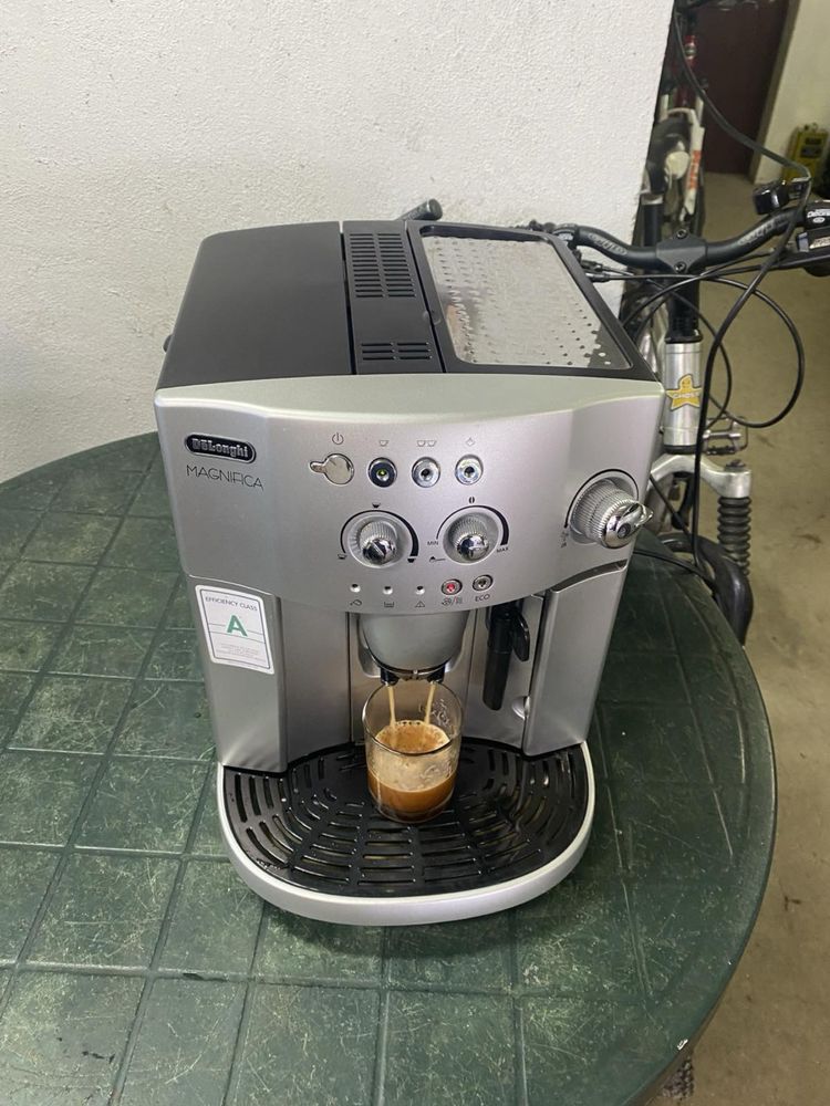 Каферобот DeLonghi Magnifica