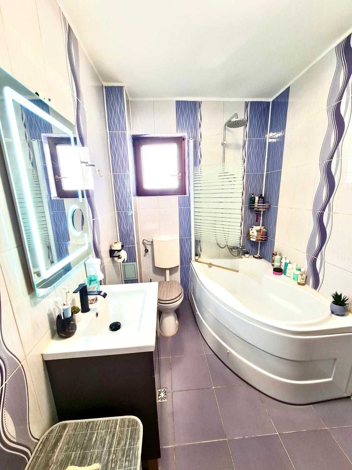 Vând apartament 3 camere Doamna Stanca