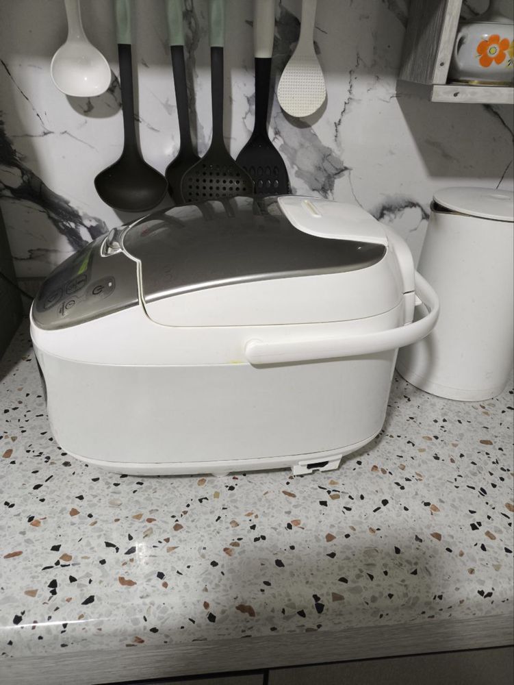 Продам мультиварку Tefal RK816E32