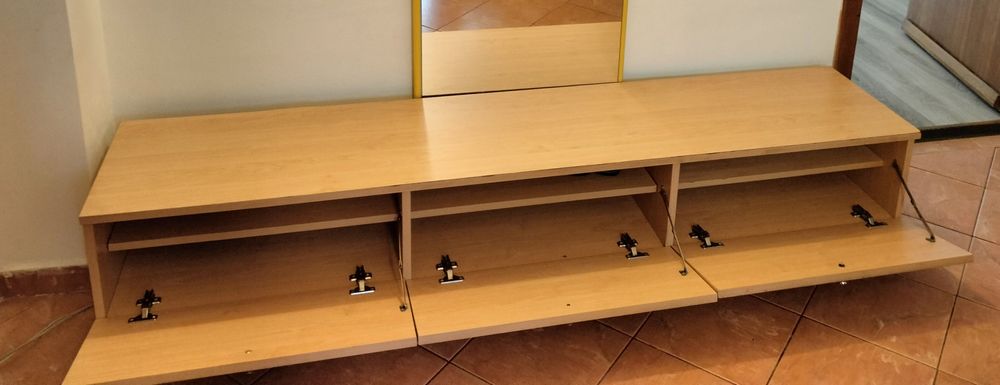 Comode TV cu 3 compartimente cu usi sau simpla deschisa 200x42x35cm