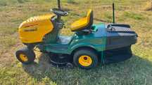 Tractoras de tuns iarba și gazon