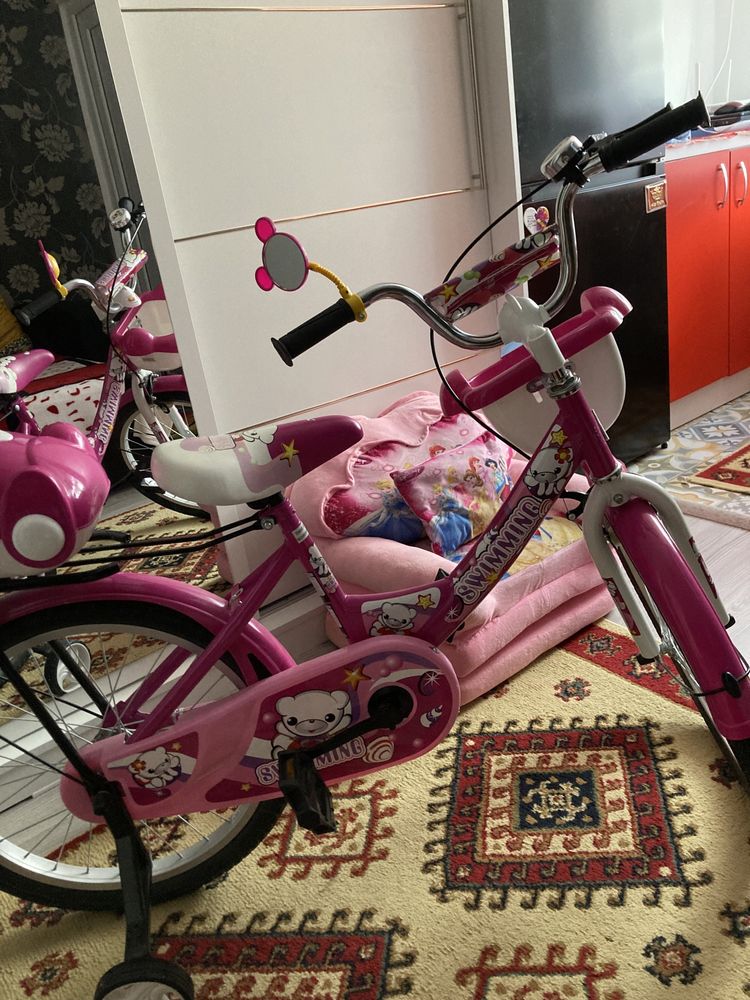 Bicicleta este nou este prea mare pt fata merge la o fetița 9 -14 ani