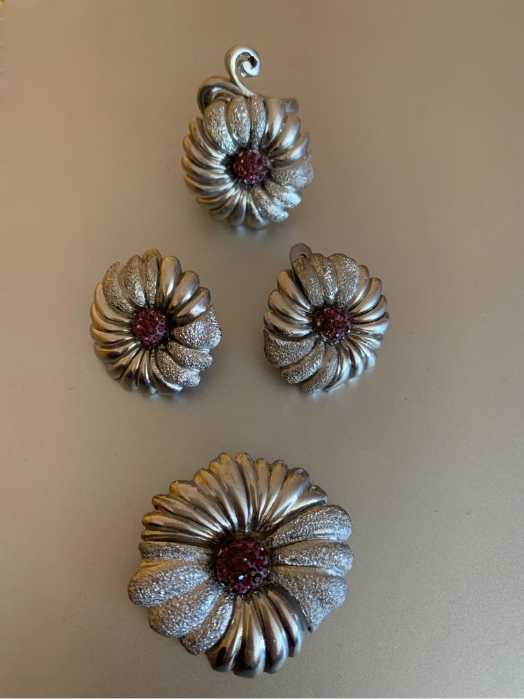 Масивен сребърен комплект цветя с лилави камъни, проба 925