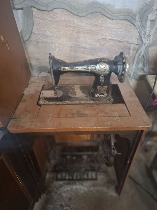 Tikuv mashinalari sotiladi