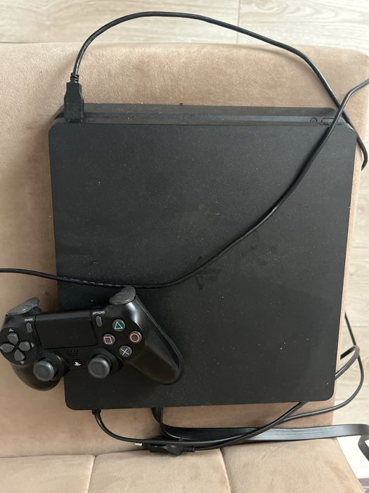 Ps 4 в хорошом состоянии также имеется:джостик, 3 диска и коробка ps 4