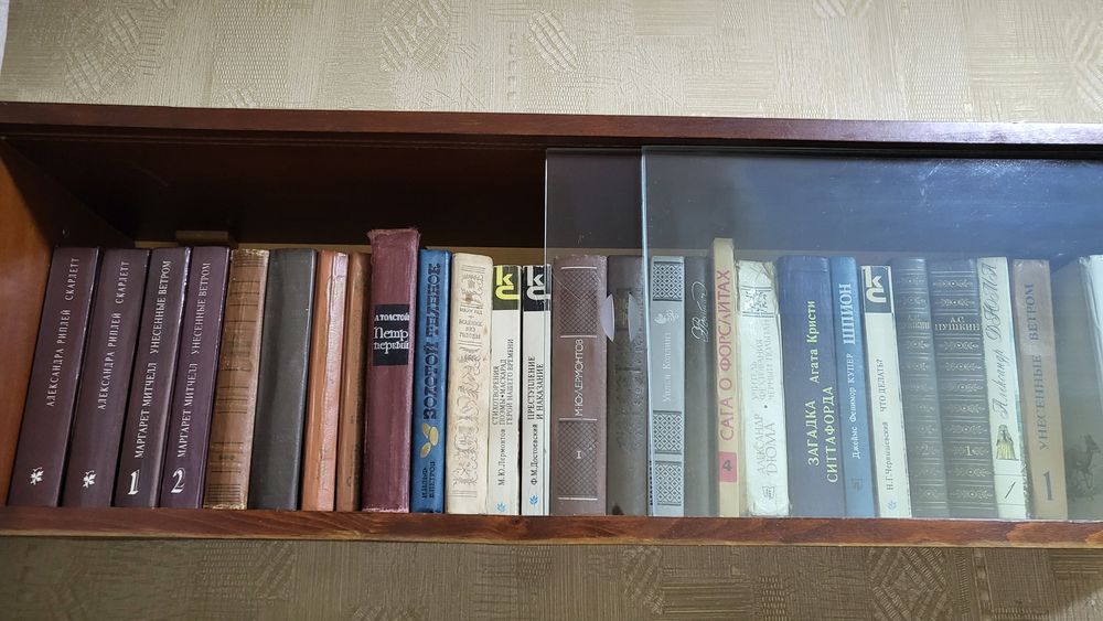 Продам полки с книгами