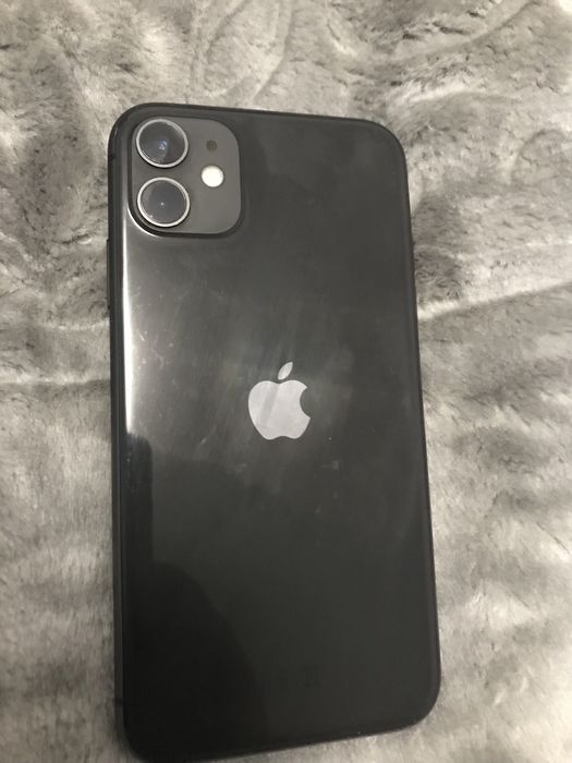 Vand iphone 11 de 64 gb negru