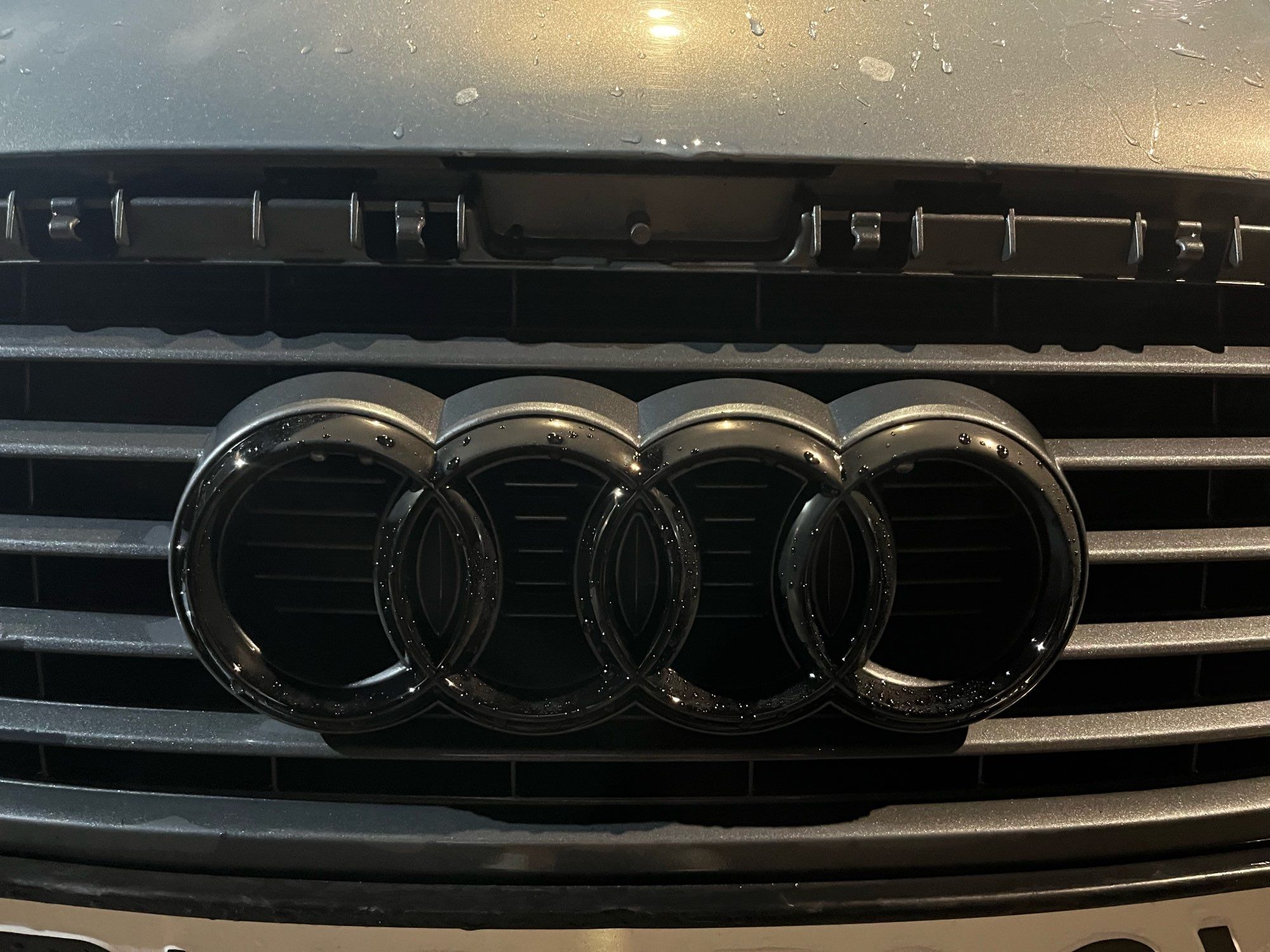 ПРЕДНИ и ЗАДНИ емблеми AUDI / Хром / черен гланц / AUDI