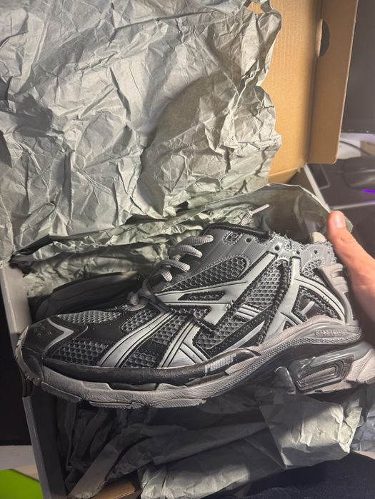 Balenciaga runner grey