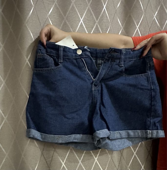 Новые Шорты в синем оттенке. Новые, не подошли по размеру, размер S