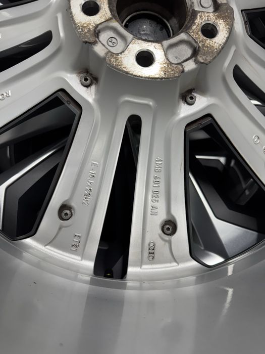 Jante Audi Q8 SQ8 R22 Originale Audi Sport Pirelli All Season 2024 90%