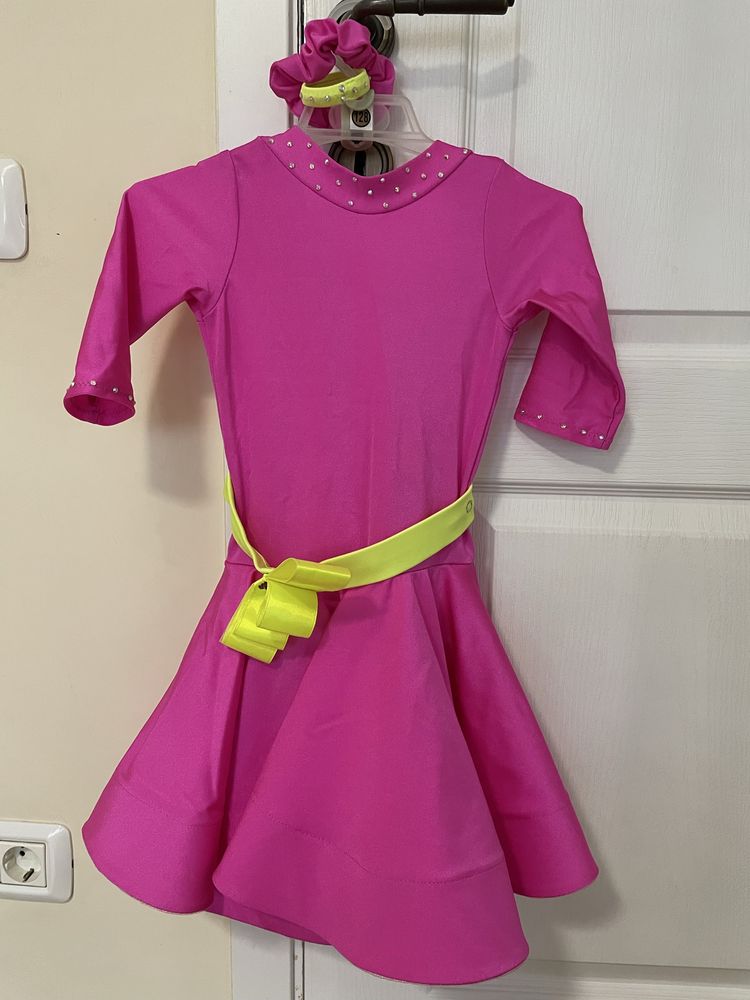 Rochie dansuri , fetite 4-6 ani, impecabila