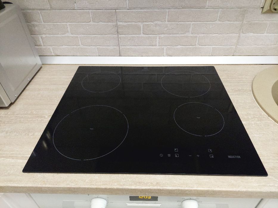 Plită incorporabilă pe inducție Electrolux de vânzare, STARE EXCELENTĂ