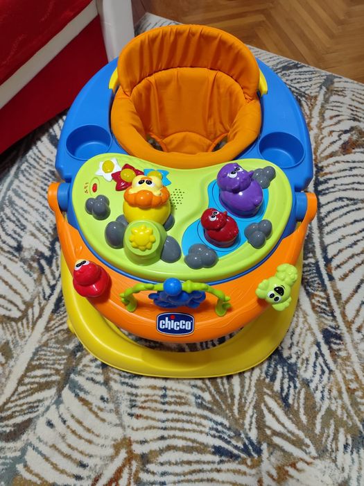 Vând cărucior 3 în 1 cu scoică pentru mașină și 2 premergătoare