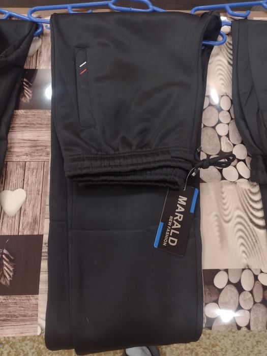 Pantaloni treninguri