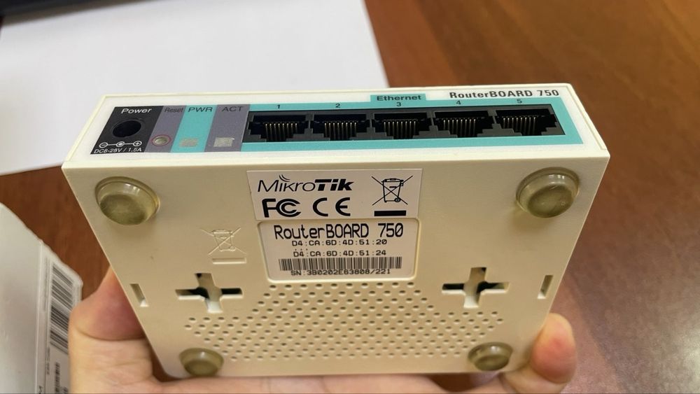 Продам роутер MikroTik Rb750
