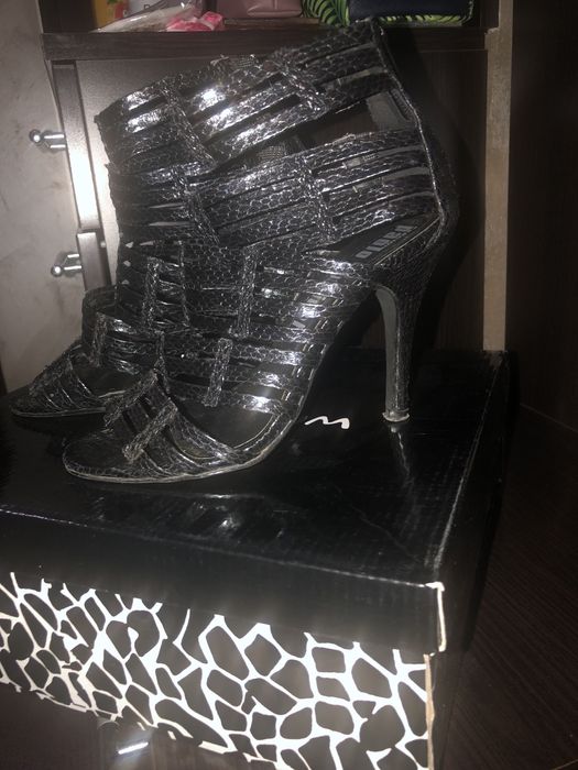 Дамски сандали - висок ток