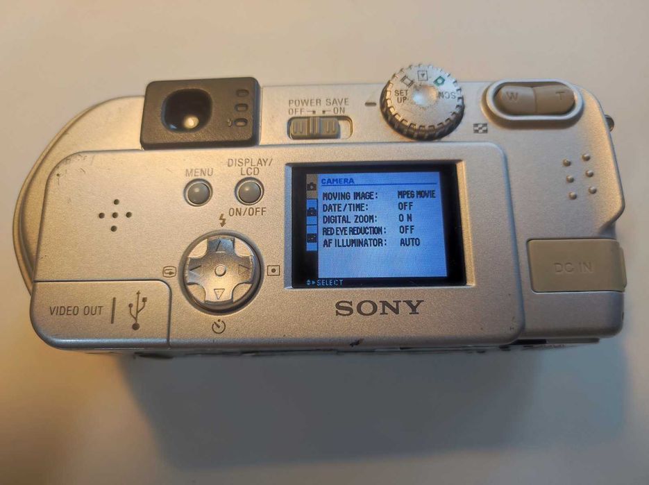 Продавам използвани цифрови фотоапарати SONY & HP