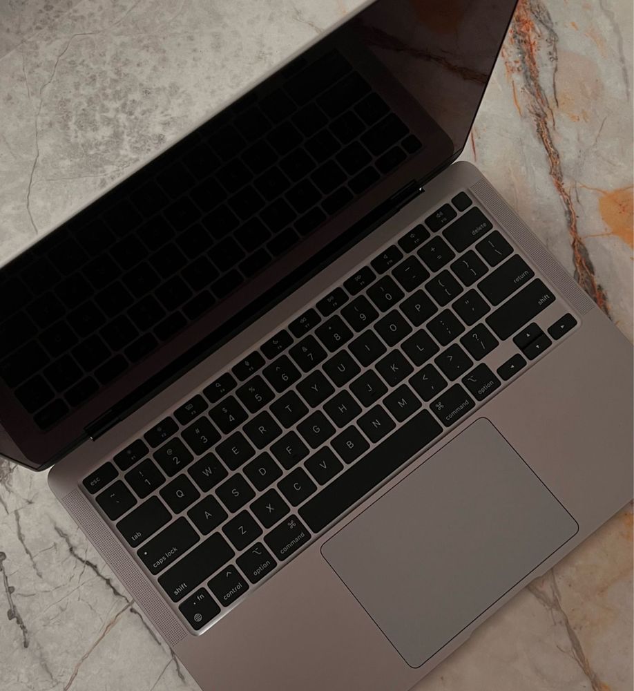 Продам Macbook Air 13