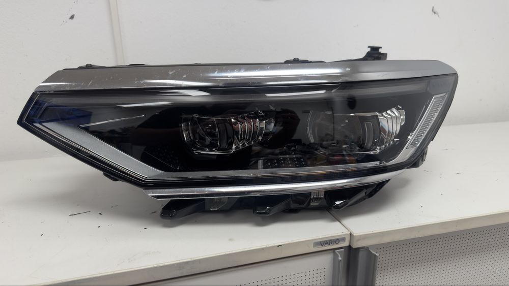 Vand far stanga VW Passat B8.5 IQ Light matrix