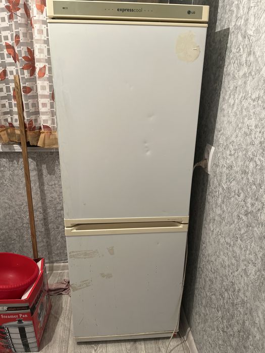 холодильник LG б/у продам срочно
