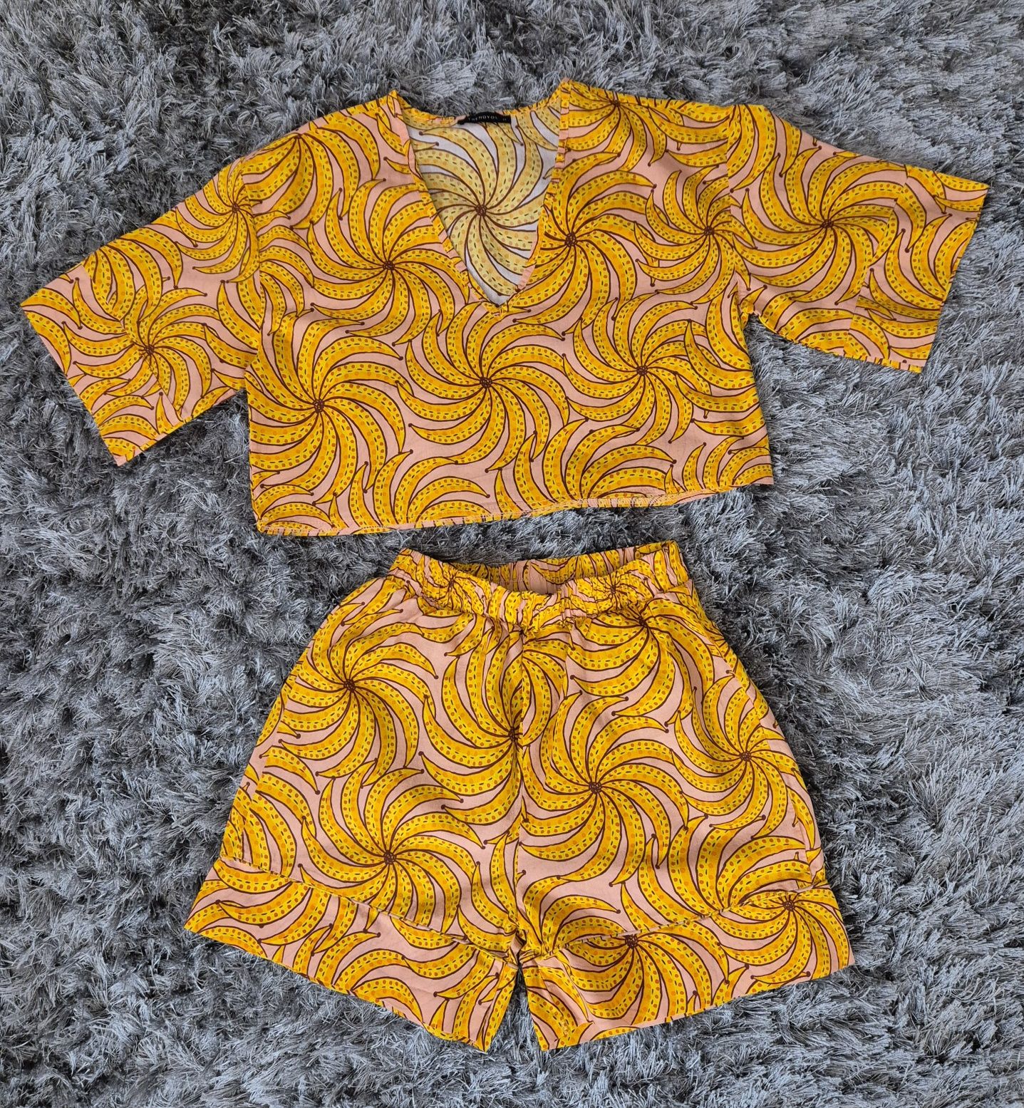 Set Trendyol femei,mărimea Xs, potrivit ai pt S-M micut