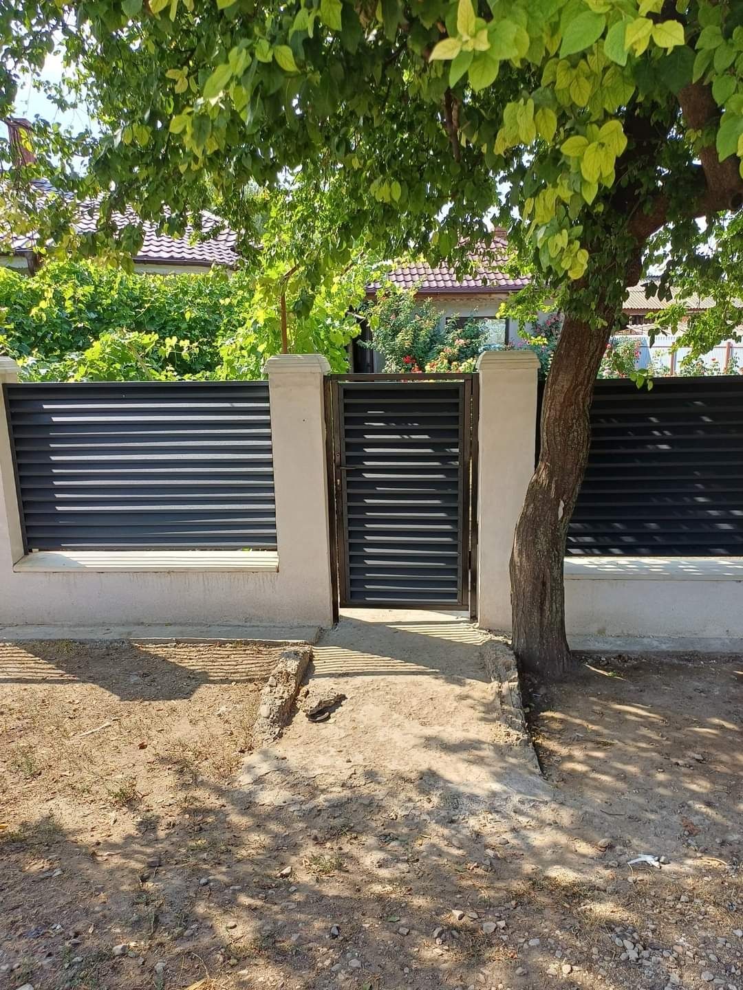 Garduri din sipca metalica, panouri stil jaluzele, tabla cutata, plasă