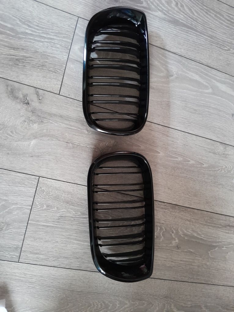 Vand set 2 grile capota  bmw e46 negru lucios 4 portiere (97-05) noi