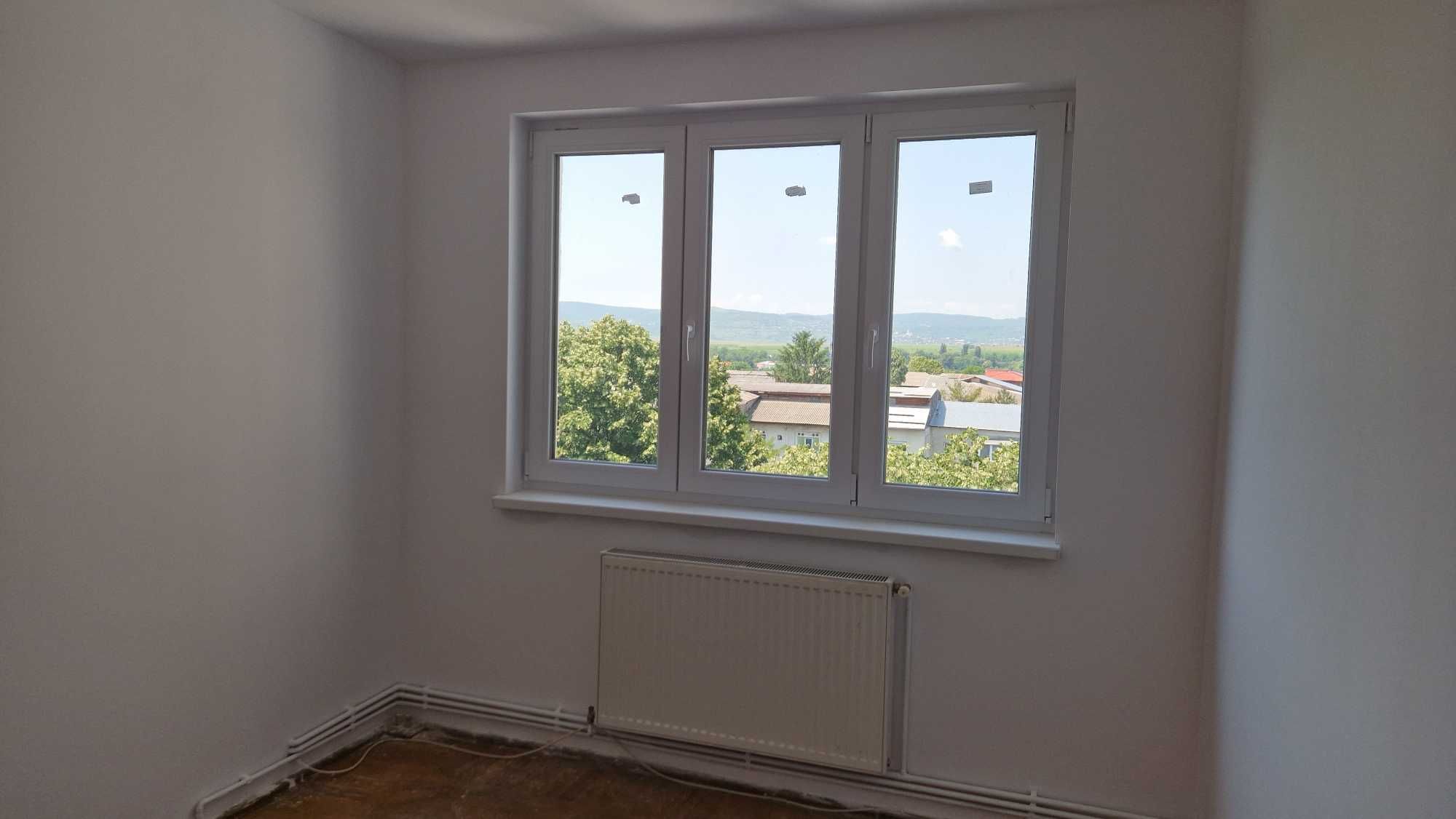 str. Castanilor 4, zona Orizont-Piaţa Sud, 3 camere decomandate, 82 mp