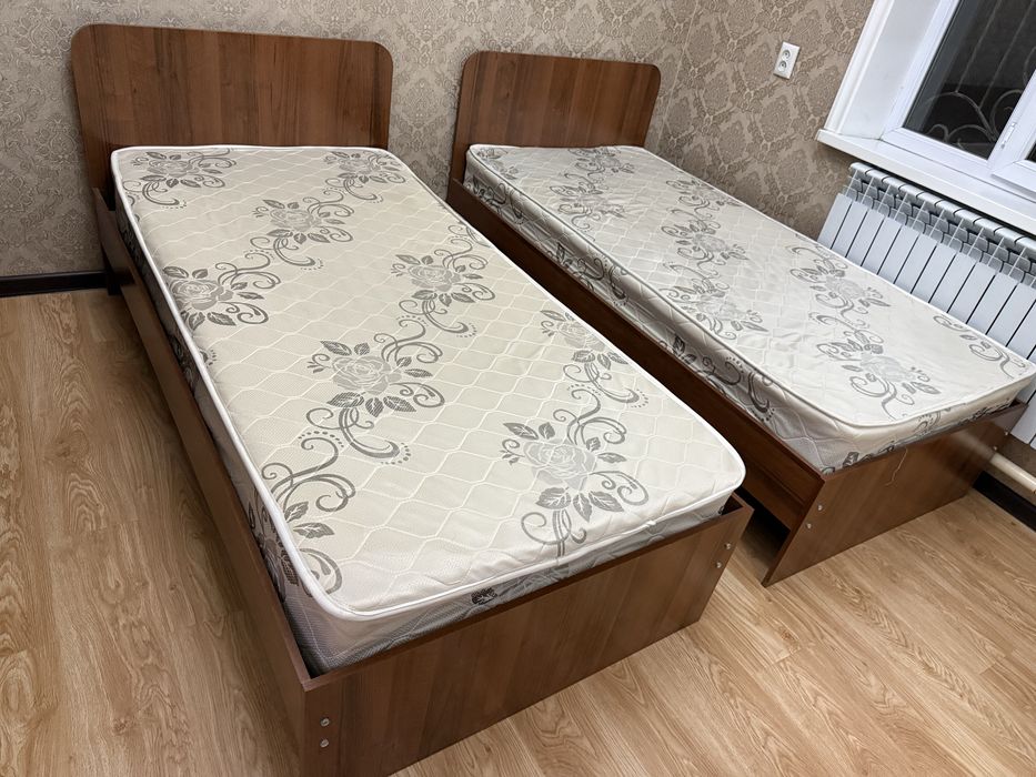 Продается кровать с матрасом