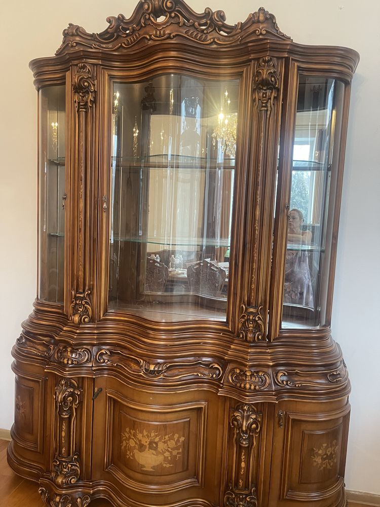 Продам сервант из дерева