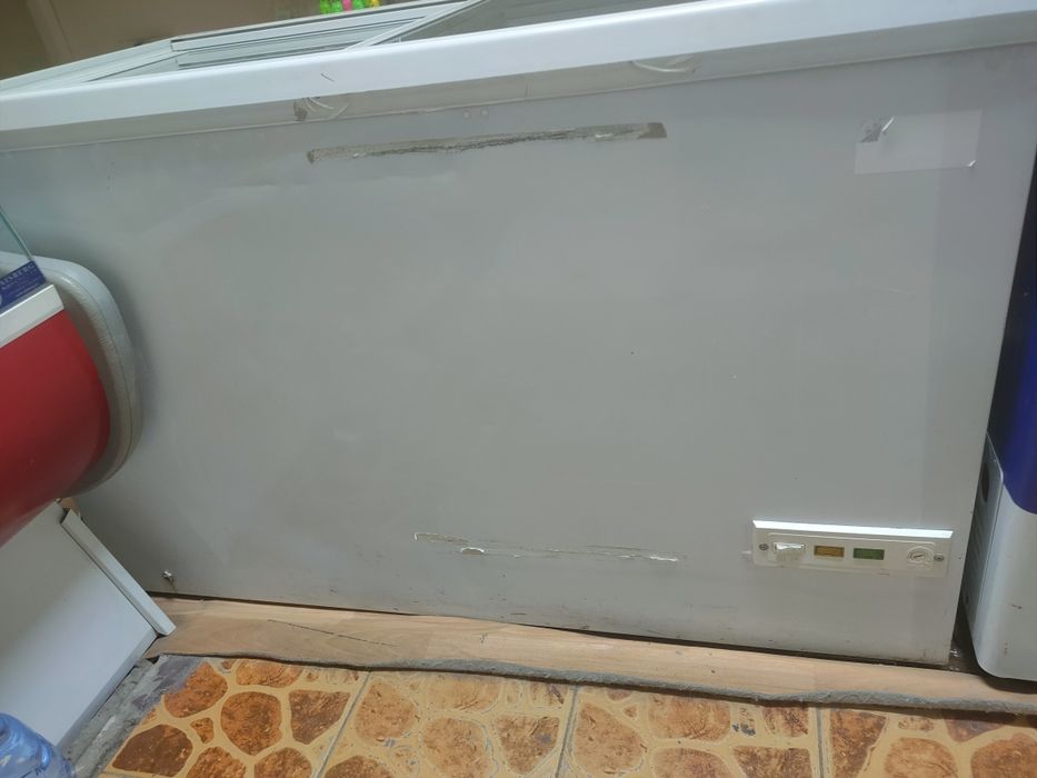 Морозилка , очень хорошо морозит как и мороженое так и полуфабрикаты