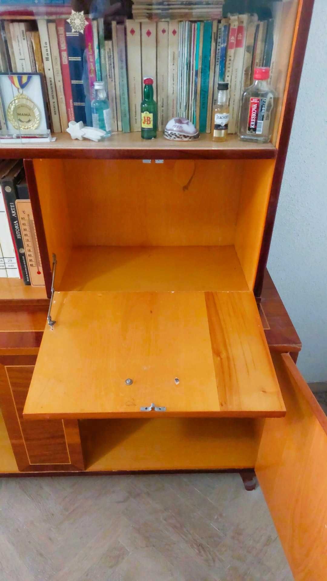Bibliotecă vintage din lemn, în stare foarte bună - două corpuri.