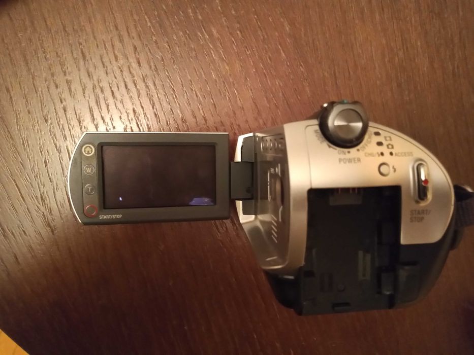 SONY  DCR - SR 190 E - видеокамера с хард диск и карта памет