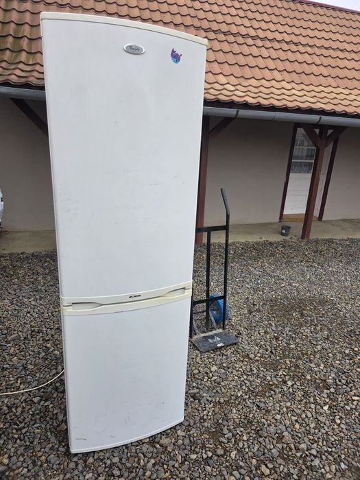 Frigider cu congelator + transport gratuit în localitate