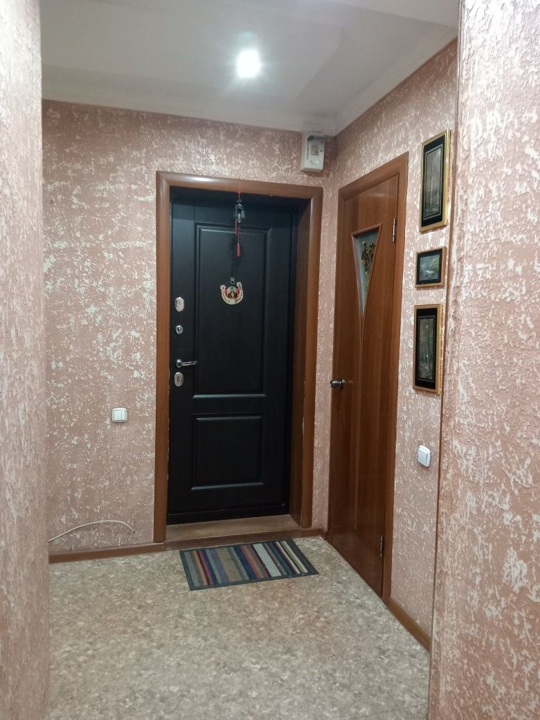 Сдаю -4-х.ком.кв. 6 мкр.