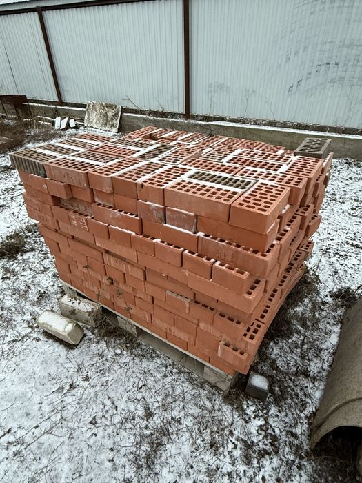 Красный кирпич и коричневый