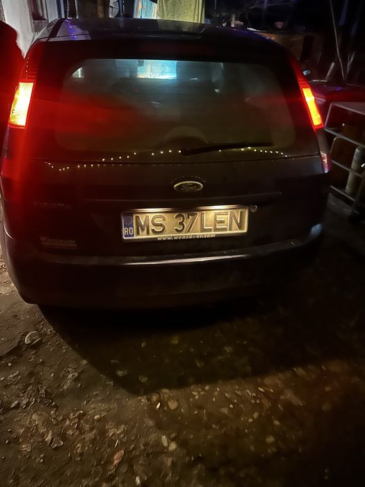 Vand ford fiesta 2002 1.3 benzina al doiela propietar pret 1000€ neg